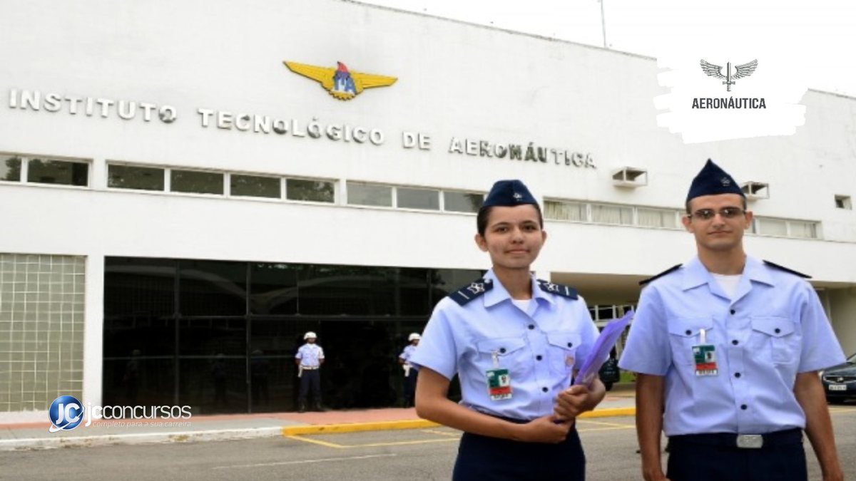 Concurso da Aeronáutica: alunos do ITA em frente ao prédio da instituição - Foto: Divulgação