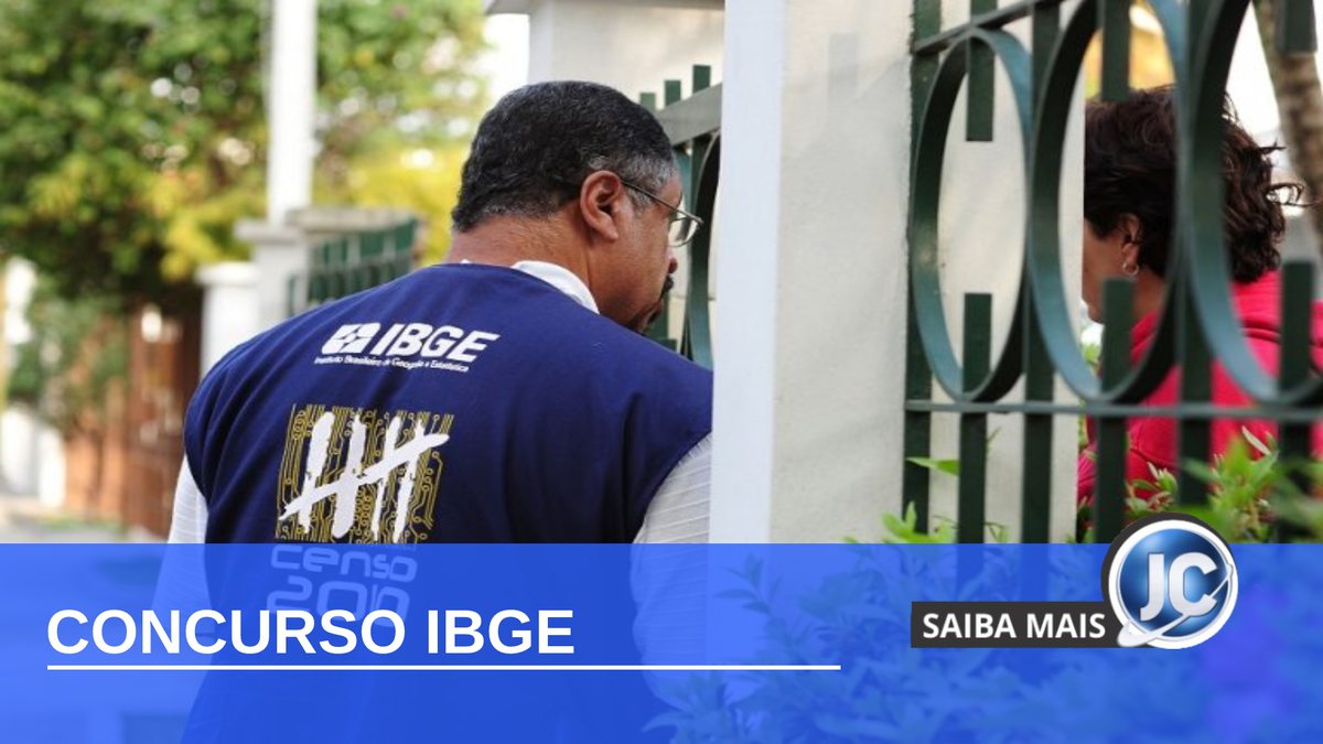 Concurso IBGE: recenseador entrevista moradora durante a coleta do Censo 2010